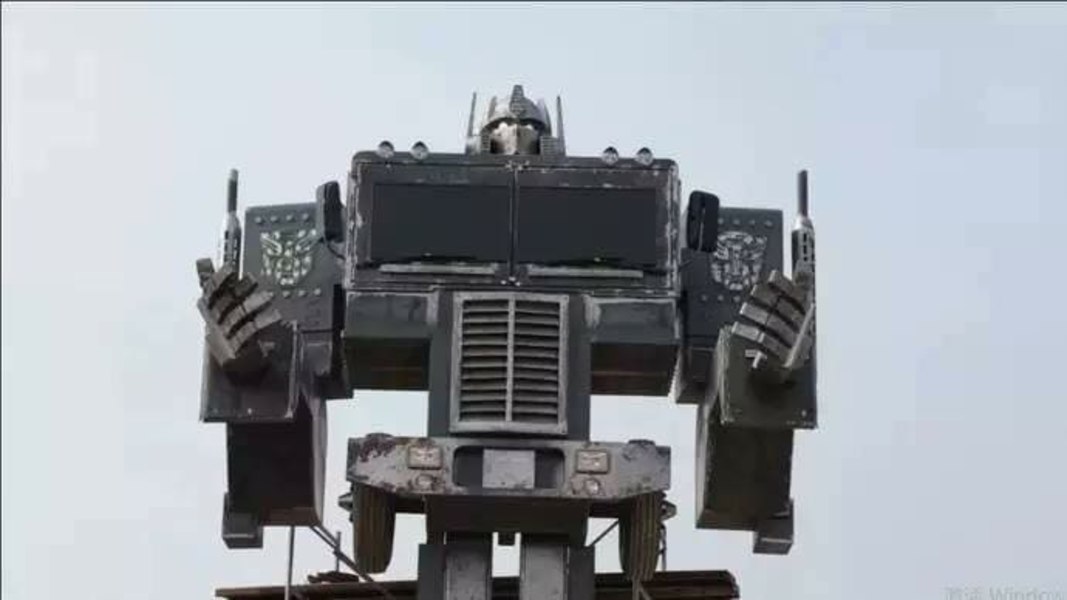Transformers Life Size Optimus Prime Matrix Truck  (5 of 12)